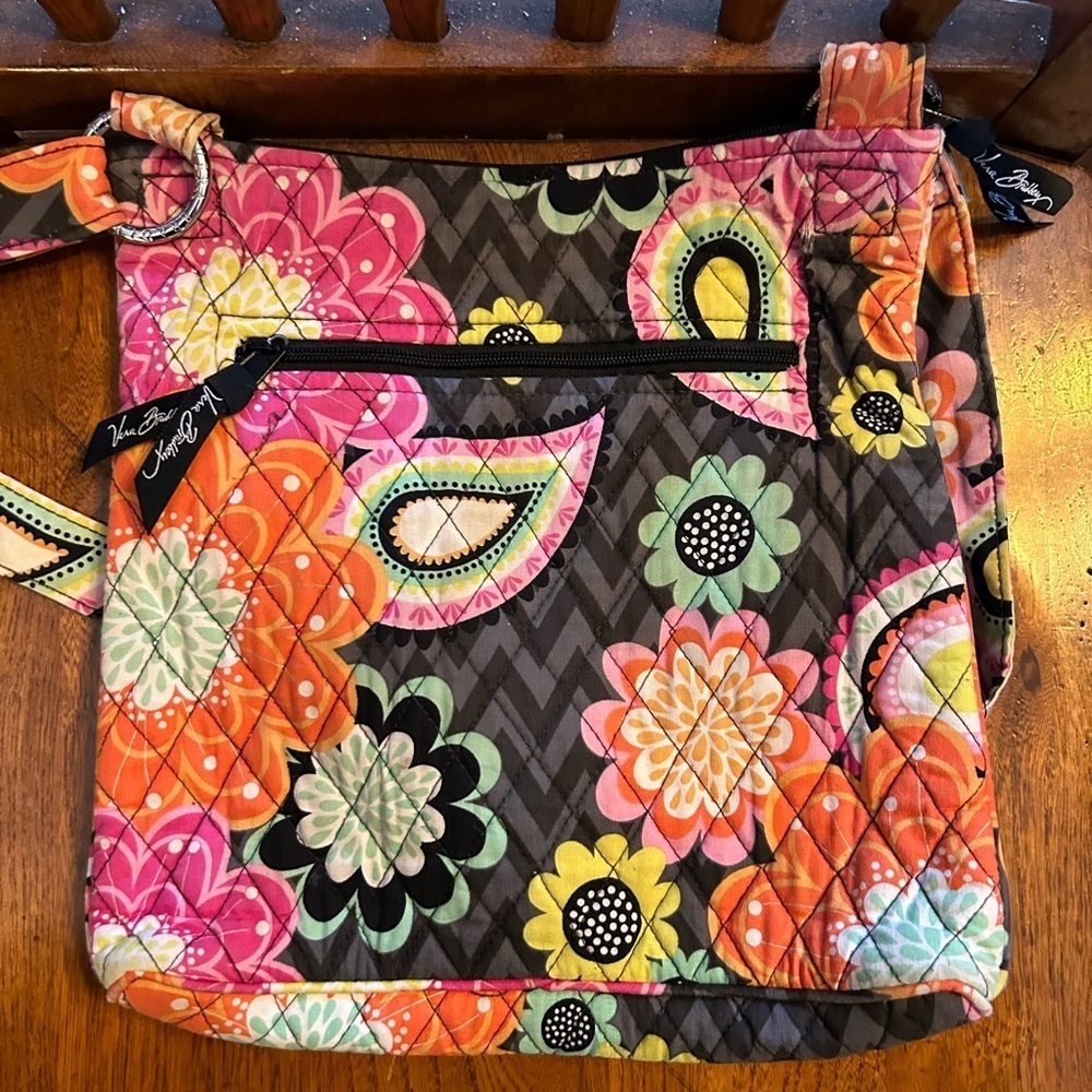 Vera Bradley Crossbody in Ziggy Zinnia EUC - Picture 6 of 10